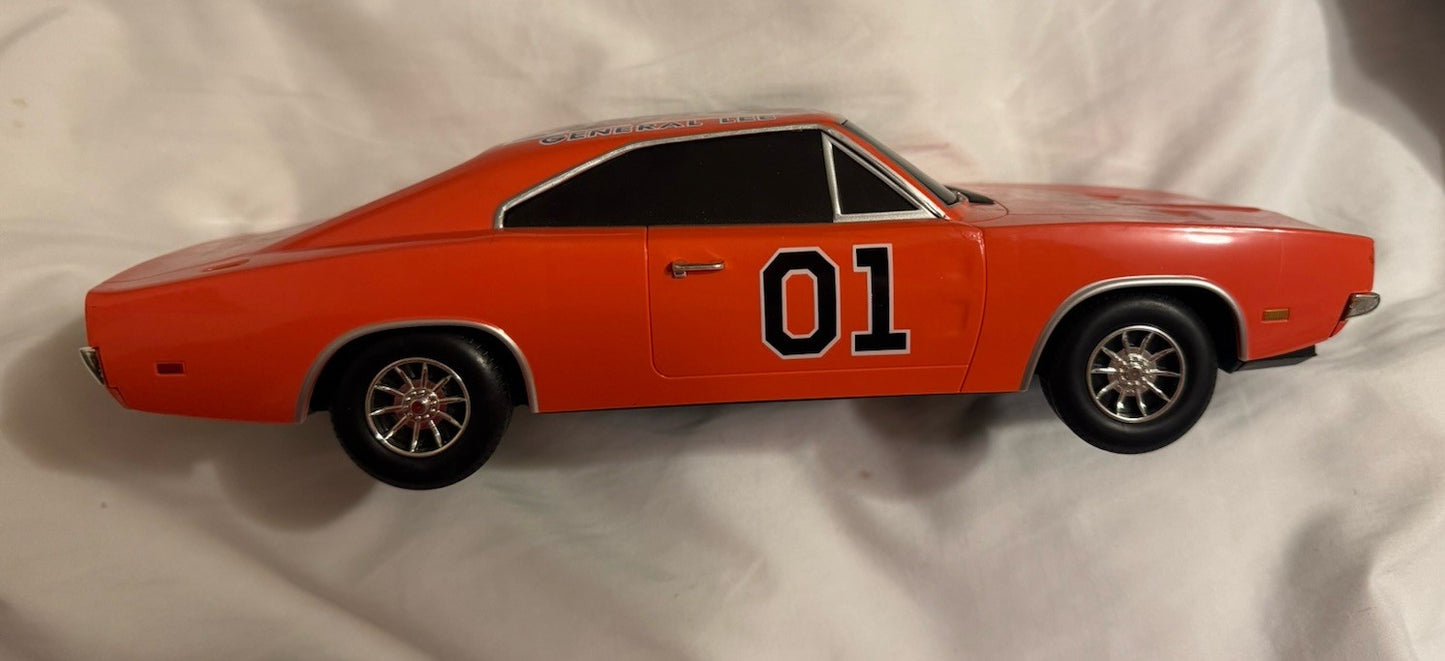 General Lee AUTOGRAPHED 1969 Charger Dukes of Hazzard 1:18 Scale Light & Sound