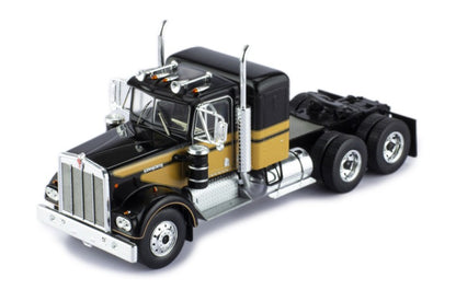 1:64 Smokey & the Bandit - 1976 Kenworth W900 - Black with Trailer PREORDER MAY