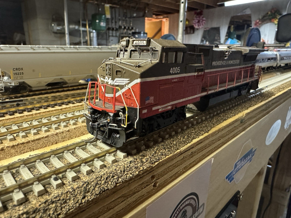 GE Dash 8-40BW Providence & Worcester #4005 RARE