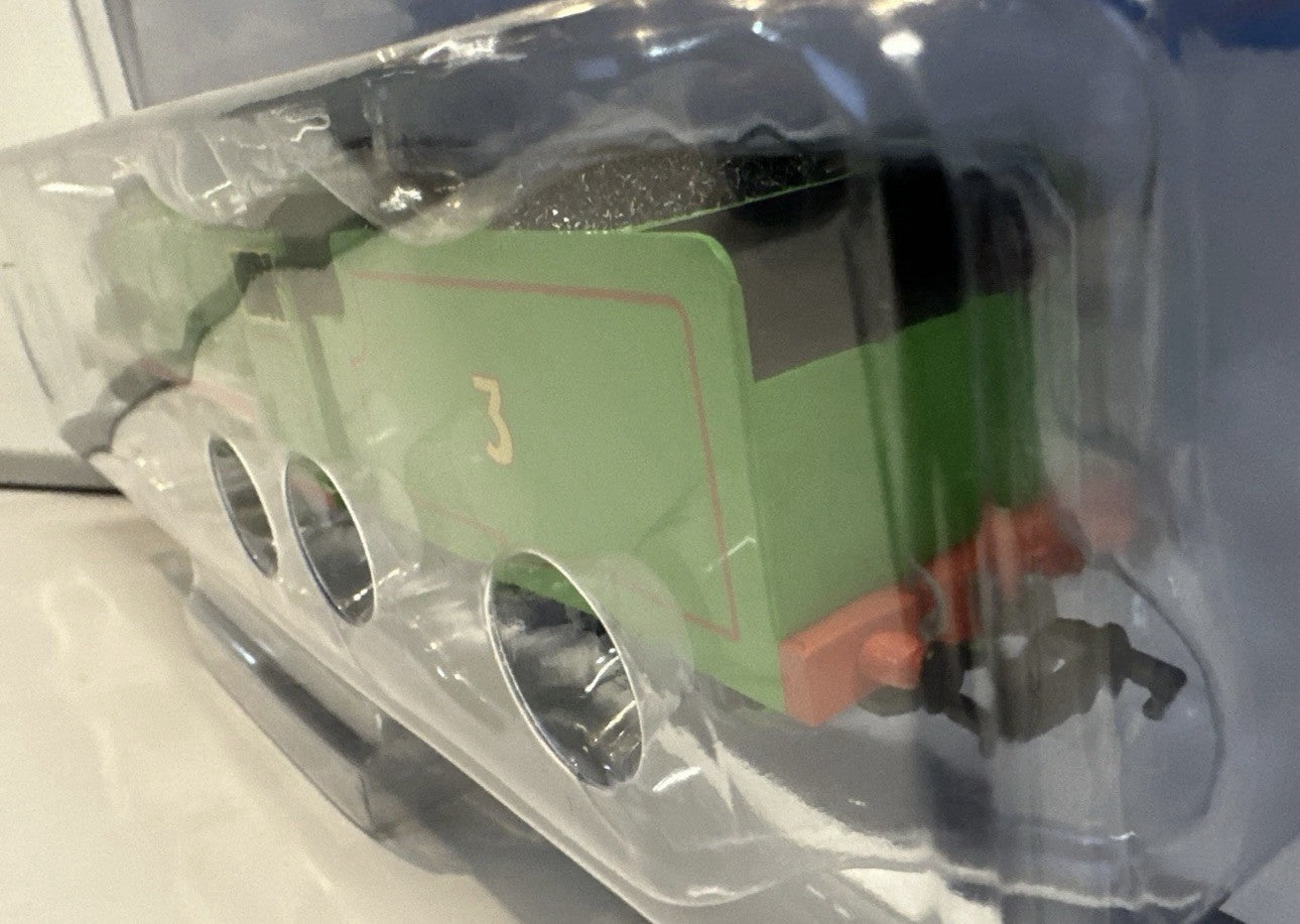 Bachmann HO Scale Thomas & Friends Henry Engine & Tender W/ Moving Eyes #58745