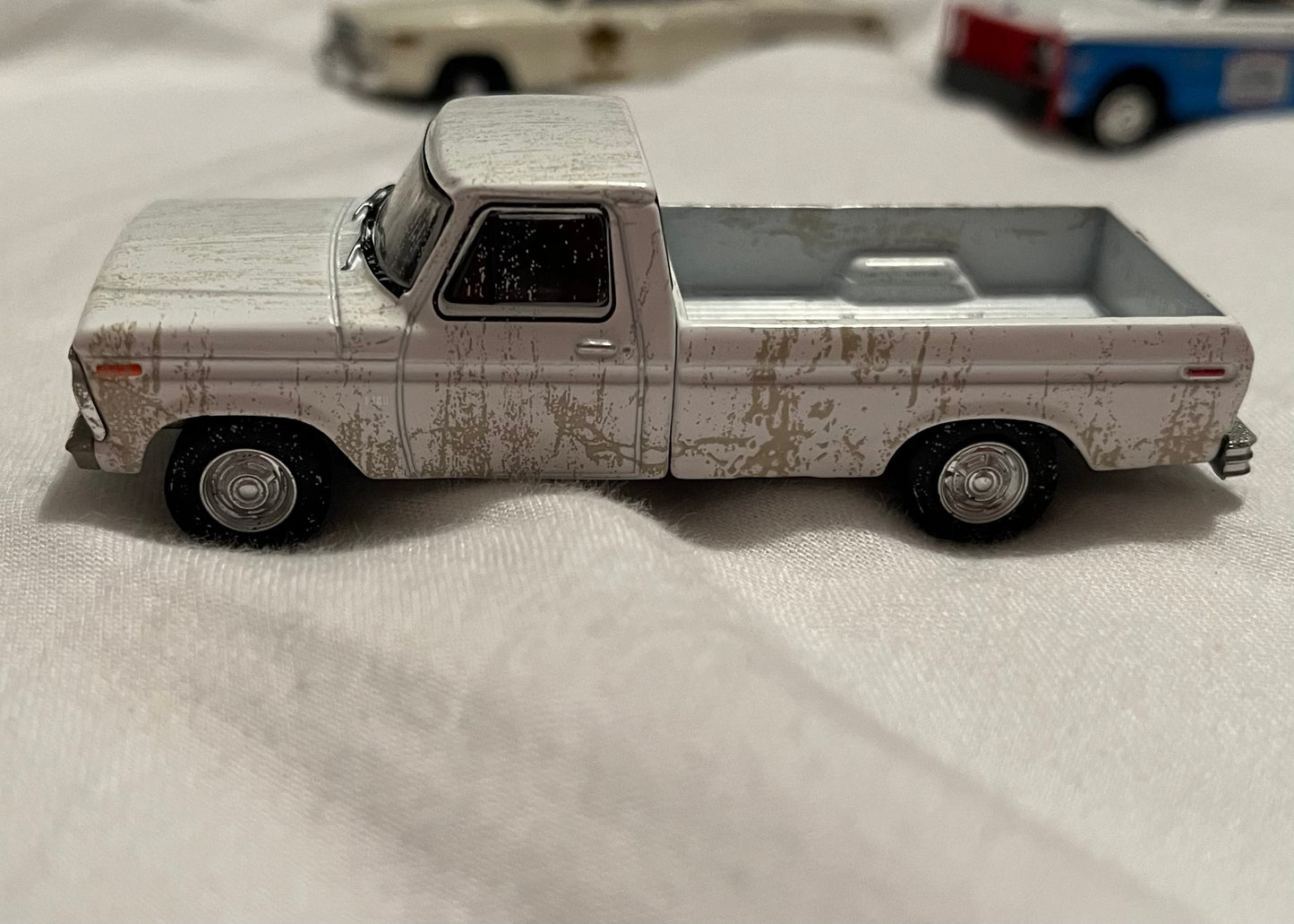 1:64 1973 Ford F-100 White Weathered (Hobby Exclusive) PREORDER Aug
